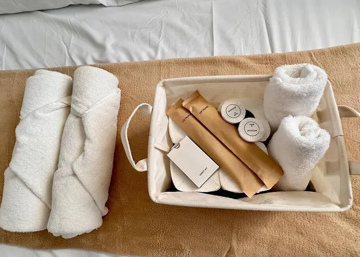 Hotel Living ,The Persimmon Suites 2-4Pax